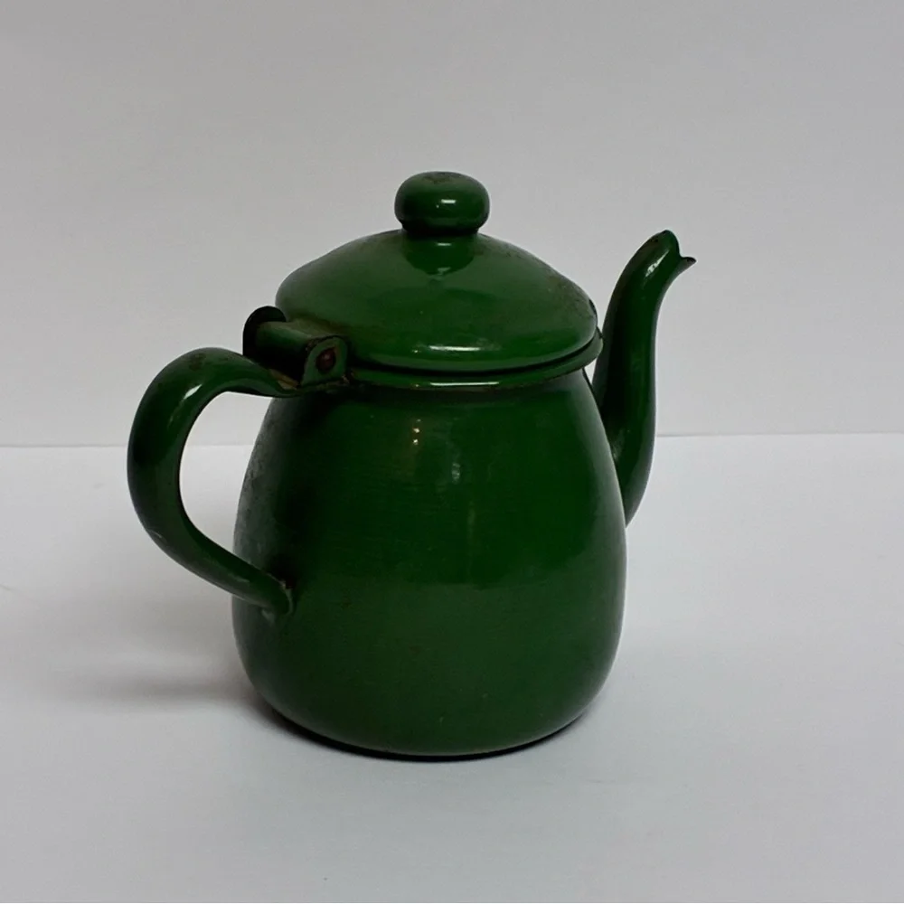 Teapot 4in X 5.5in Green Metal Hinged Vintage